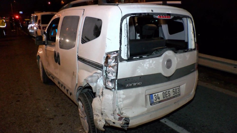 Esenyurt'ta zincirleme kaza: Otomobil yandı, 5 kişi yaralandı