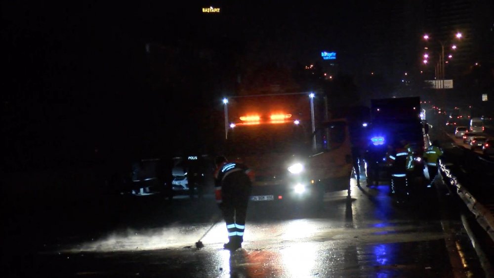 Esenyurt'ta zincirleme kaza: Otomobil yandı, 5 kişi yaralandı