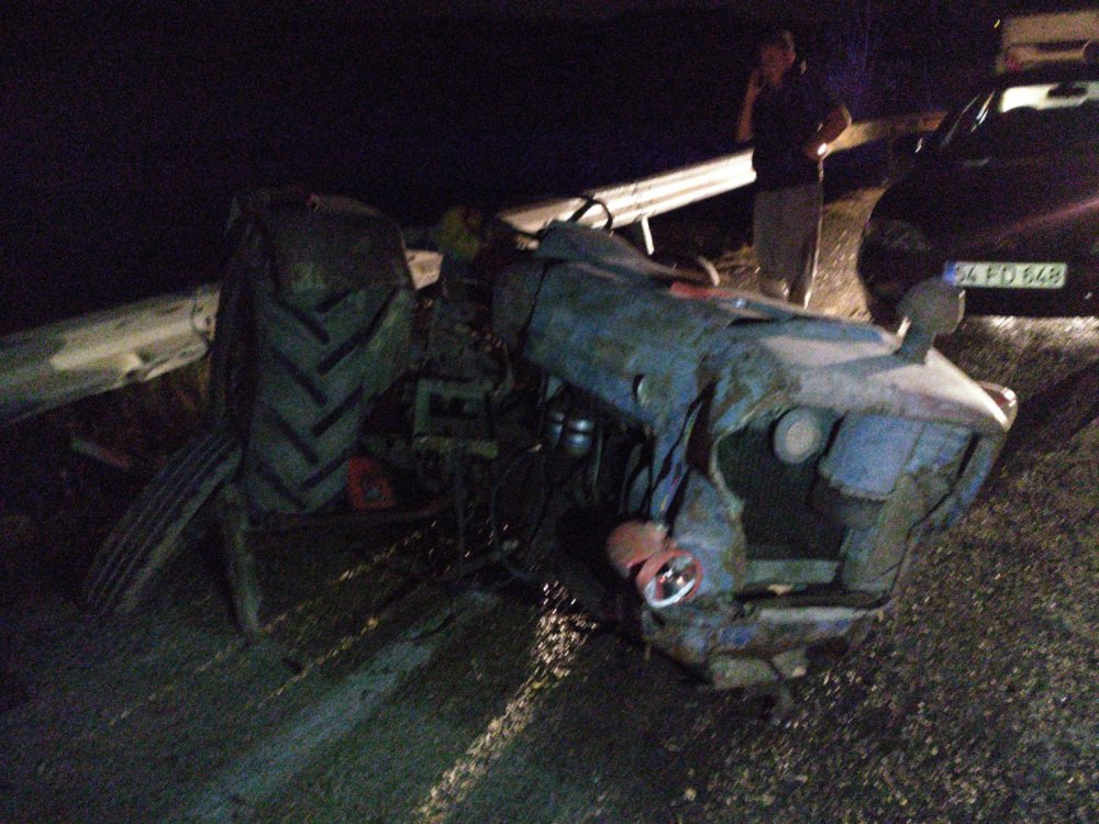 Önce motosiklet ardından kamyon traktöre çarptı: 1 yaralı
