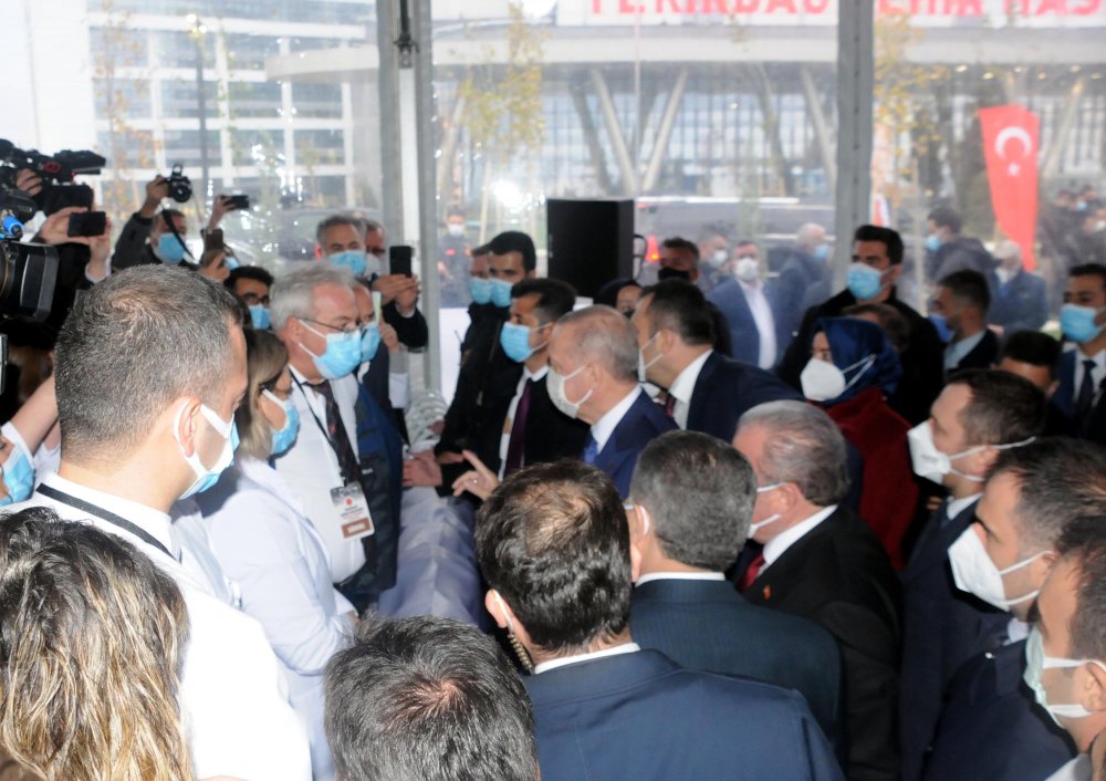 Cumhurbaşkanı Erdoğan: Ekonomide ve hukukta yeni bir reform dönemi başlatıyoruz (2)