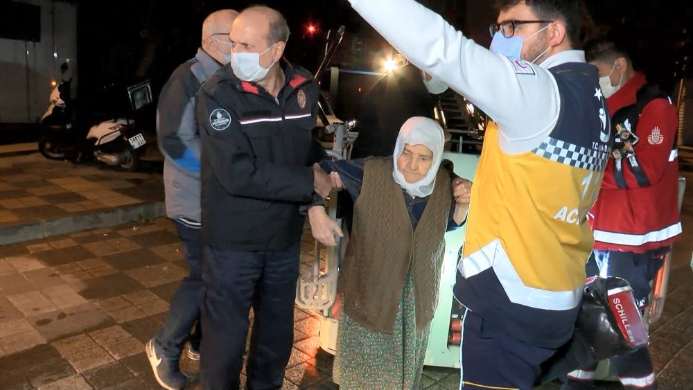Maltepe'de elektrik trafosu yanan binada mahsur kalan 15 kişiyi itfaiye kurtardı