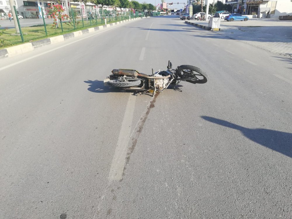 Otomobille çarpışan motosikletin sürücüsü öldü