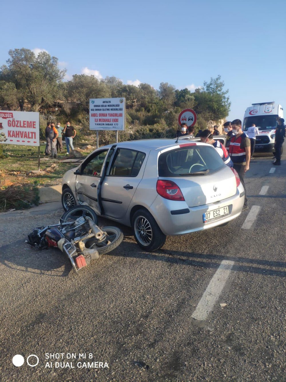 Otomobille çarpışan motosikletin sürücüsü öldü