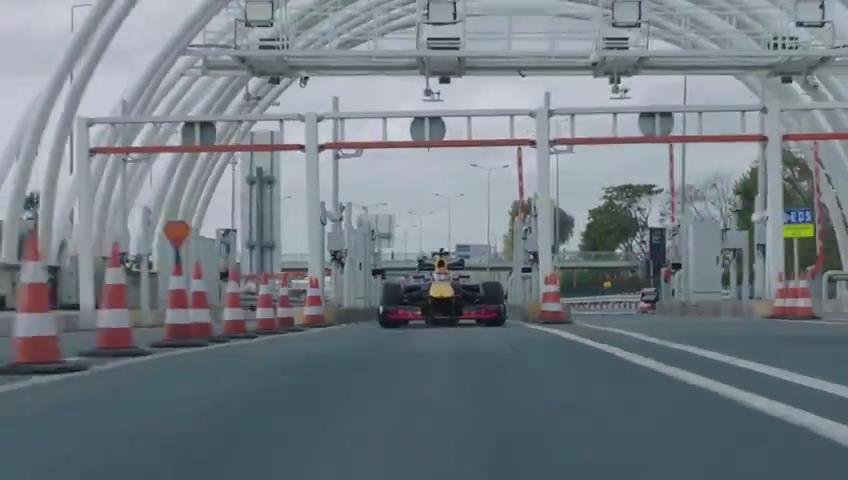 Vali Yerlikaya Formula 1 aracının Avrasya Tüneli'nden geçişi