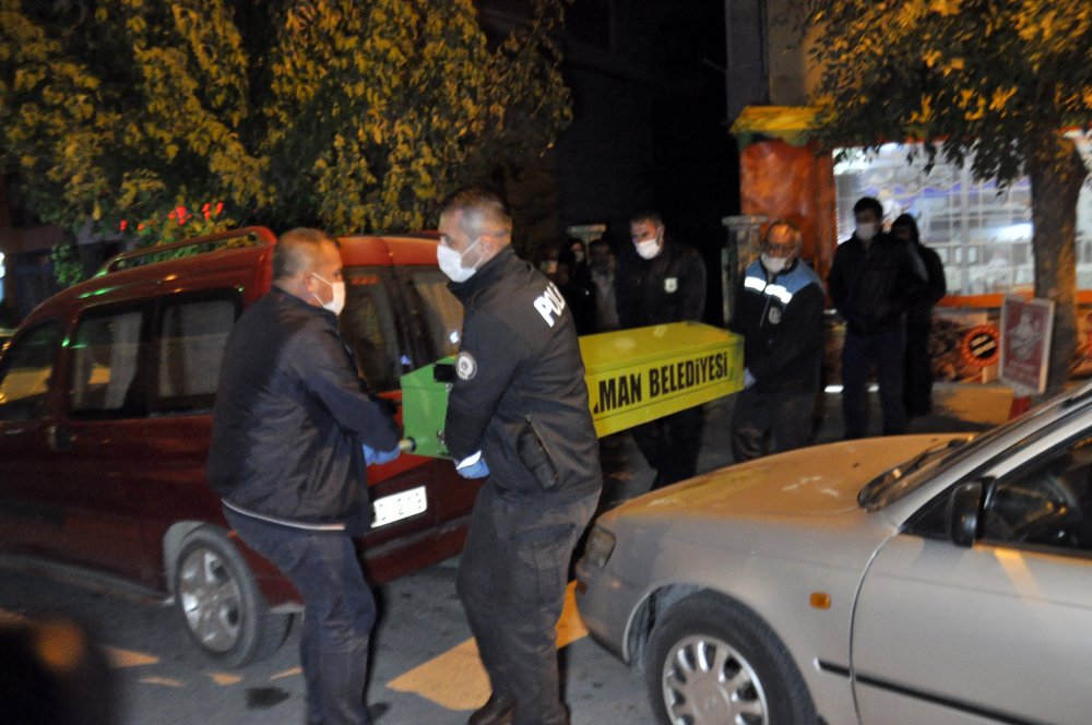 Arkadaşlarıyla alkol alırken çıkan kavgada bıçaklanarak öldürüldü