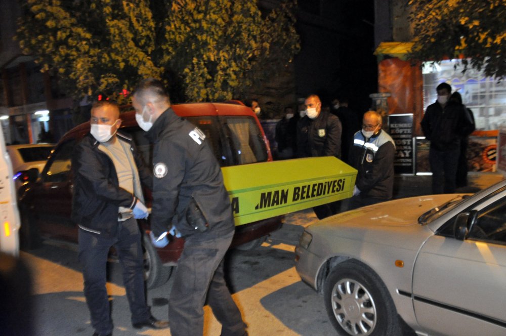 Arkadaşlarıyla alkol alırken çıkan kavgada bıçaklanarak öldürüldü