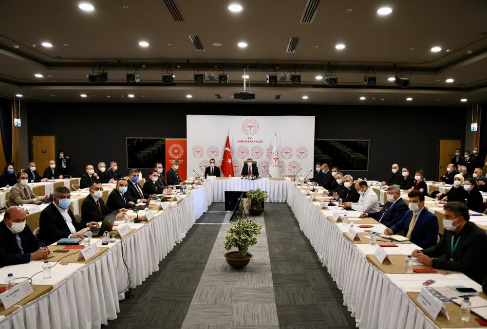 Bakan Koca: Kaçınılmaz görünen tedbirler ve yeni mücadele stratejisini ele aldık