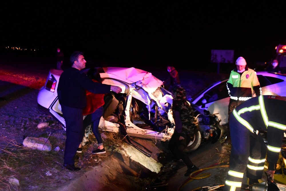 Canlı yayın yaparken yaşanan kaza anı anbean görüntülendi:&nbsp;2 ölü, 7 yaralı