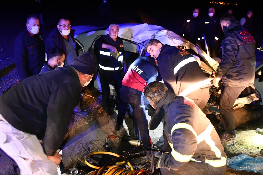 Canlı yayın yaparken yaşanan kaza anı anbean görüntülendi:&nbsp;2 ölü, 7 yaralı