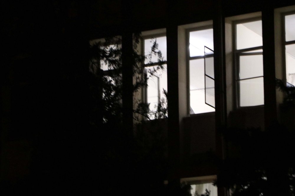 Hastane odasının penceresinden atlayıp, intihar etti