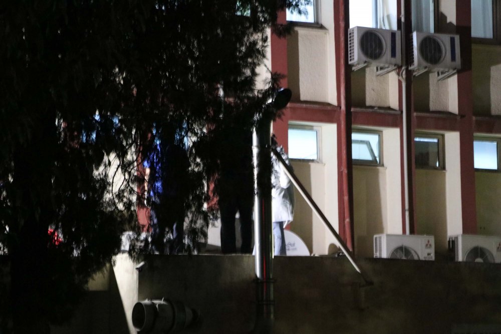 Hastane odasının penceresinden atlayıp, intihar etti