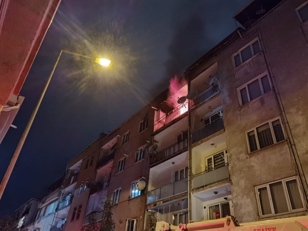 Yanan evini endişe içinde izleyen kişiye maske ihlali cezası uygulandı