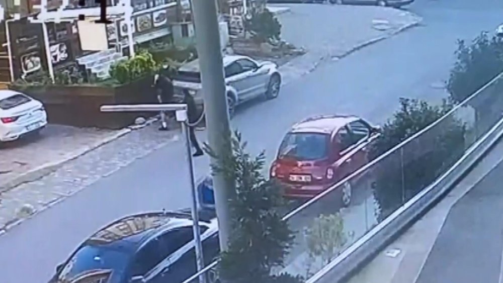 Kadıköy'de şarkıcıya silahlı saldırı