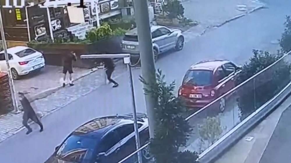 Kadıköy'de şarkıcıya silahlı saldırı