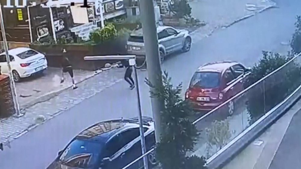 Kadıköy'de şarkıcıya silahlı saldırı