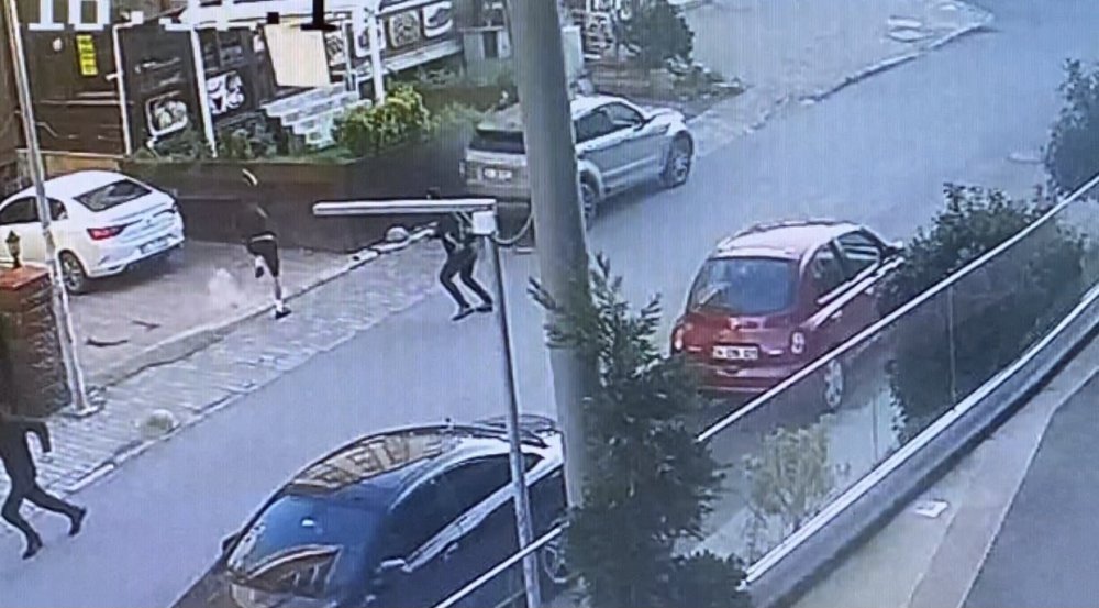 Kadıköy'de şarkıcıya silahlı saldırı