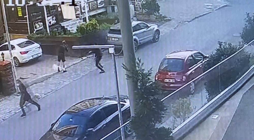Kadıköy'de şarkıcıya silahlı saldırı