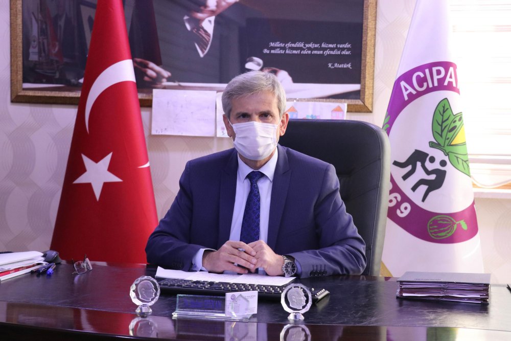 Doktor belediye başkanı, sokak sokak koronavirüs uyarısı yapıyor