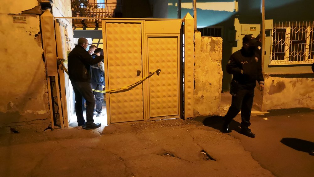Tabanca ile şakalaştığı arkadaşını başından vurdu