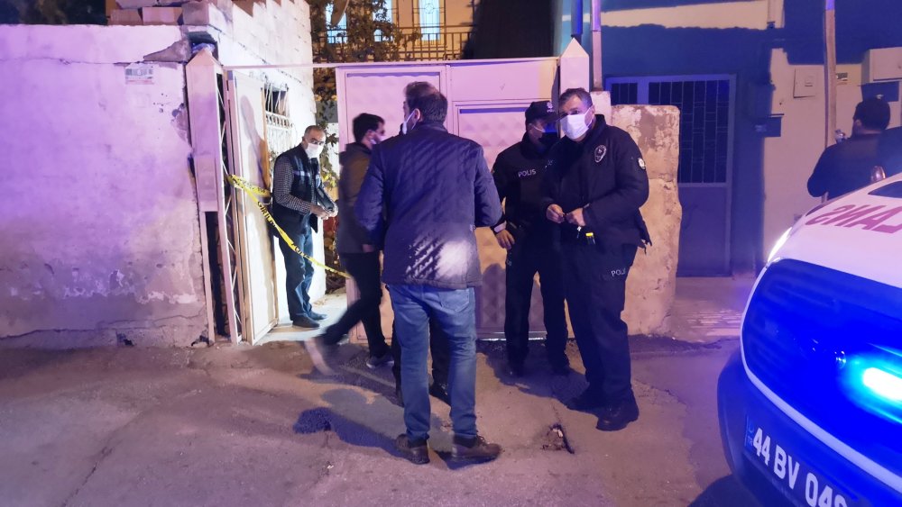 Tabanca ile şakalaştığı arkadaşını başından vurdu