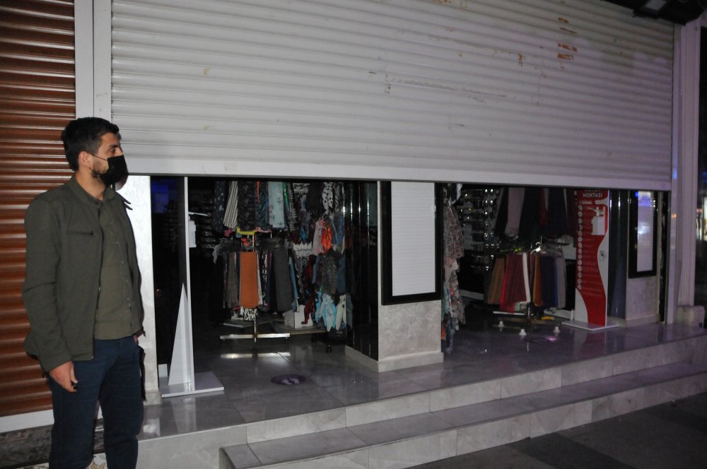 Antalya’da kepenkler saat 20.00’de indi, uzun araç kuyrukları oluştu
