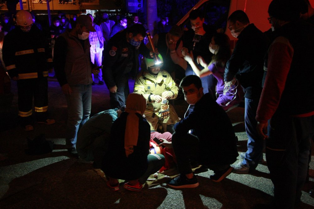 Bursa'da otomobil akaryakıt tankerine çarptı: 1 ölü, 2 yaralı