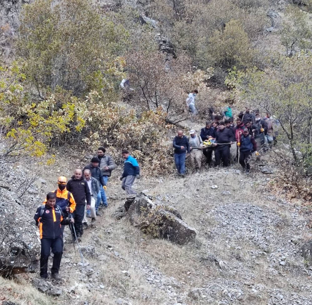 Hakkari'de odun toplamaya giden kişinin uçurumdan düşerek öldüğü anlaşıldı