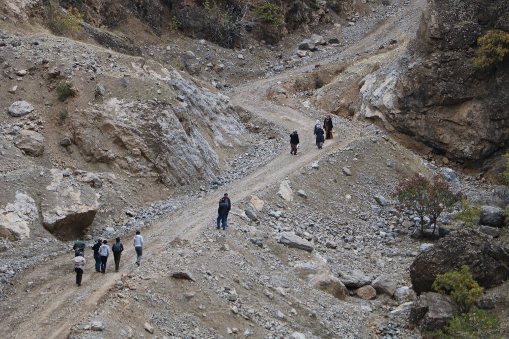 Hakkari'de odun toplamaya giden kişinin uçurumdan düşerek öldüğü anlaşıldı