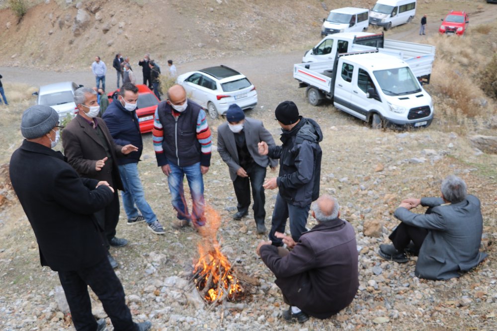 Hakkari'de odun toplamaya giden kişinin uçurumdan düşerek öldüğü anlaşıldı