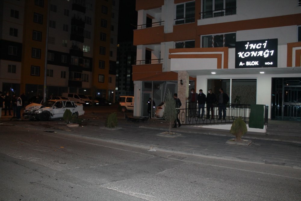 Kayseri'de iki otomobil çarpıştı: 7 yaralı