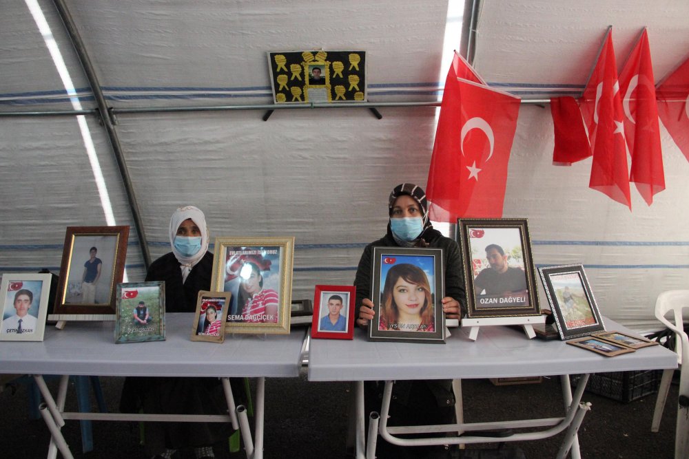 Evlat nöbetindeki anneden oğluna çağrı: Onlara değil, devlete güven