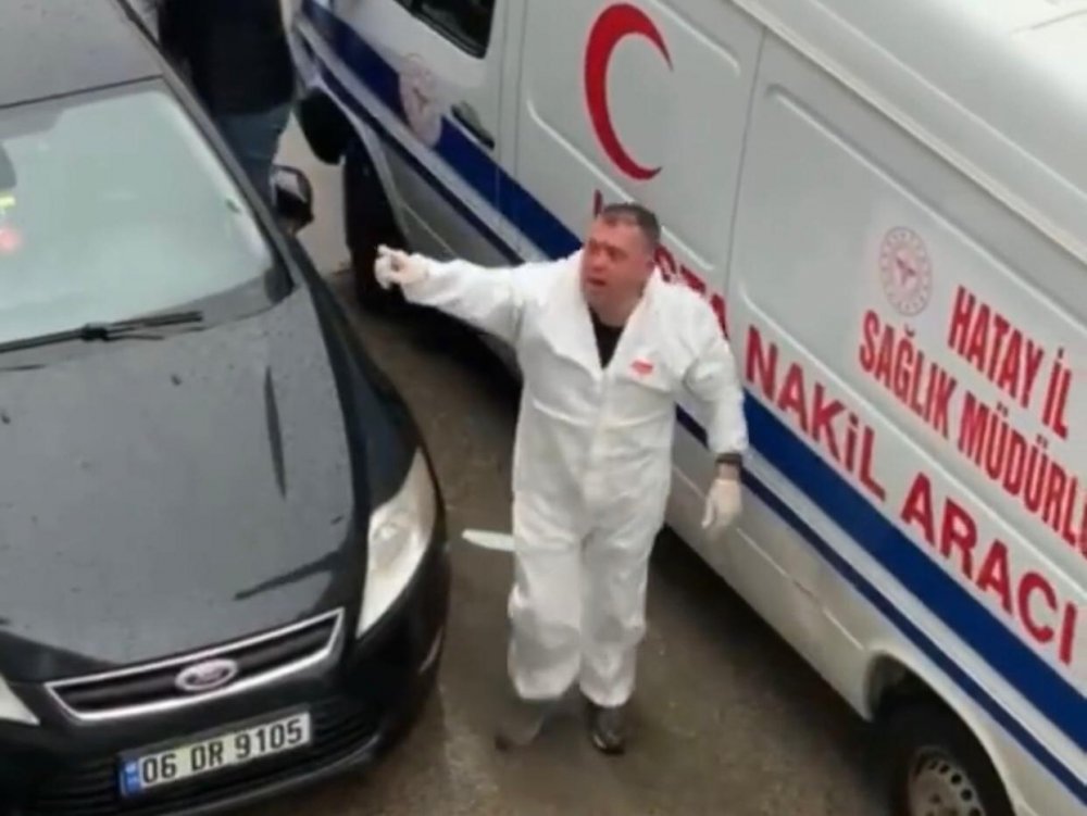 'Polisim' deyip, hasta nakil aracı şoförünü darbetti, emlakçı çıktı