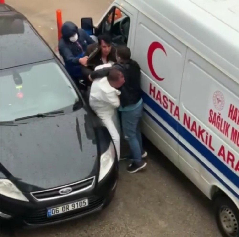 'Polisim' deyip, hasta nakil aracı şoförünü darbetti, emlakçı çıktı