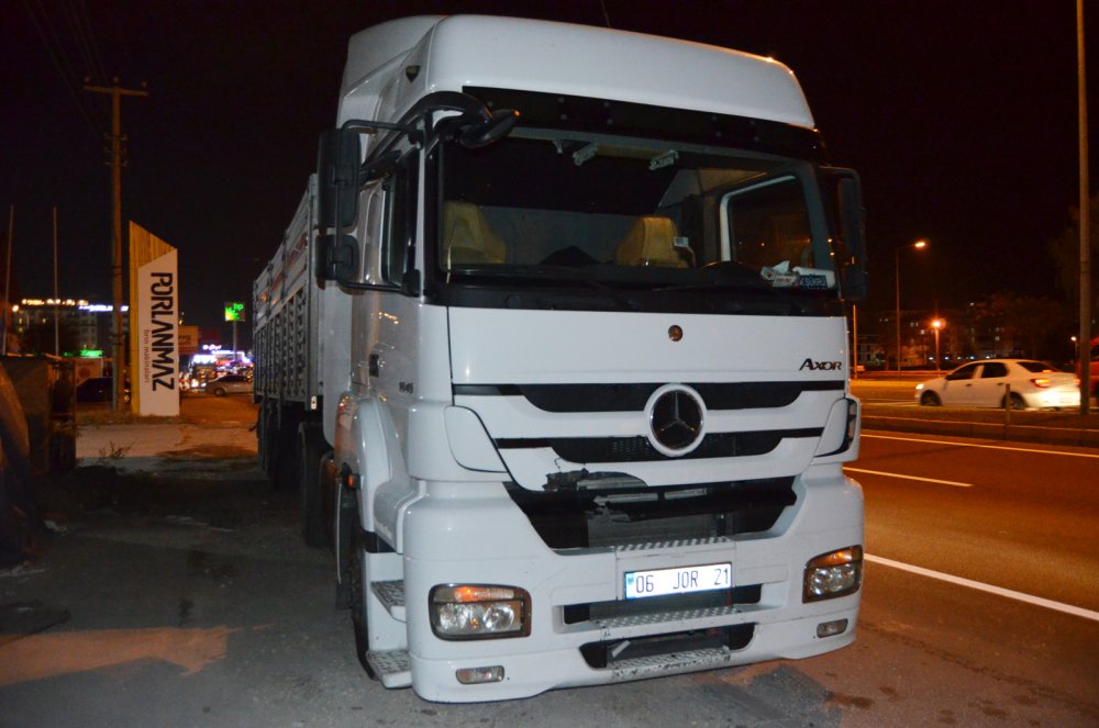 TIR'ın çarptığı kadın hayatını kaybetti