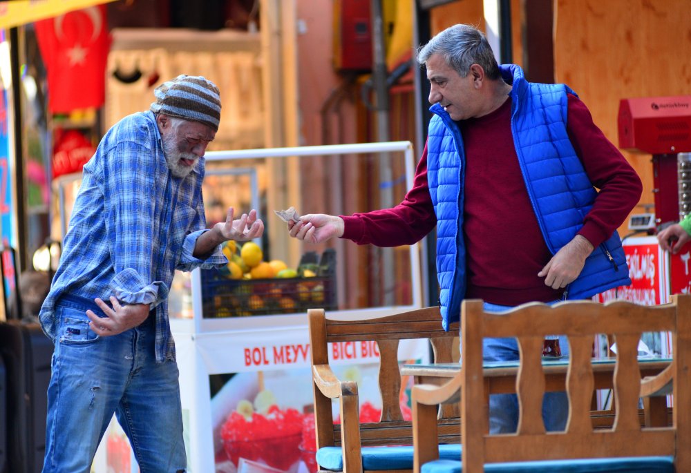Dilenci kılığına girip, Dilenci kılığına girip
