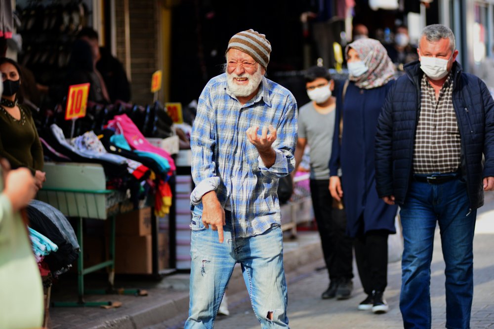 Dilenci kılığına girip, Dilenci kılığına girip