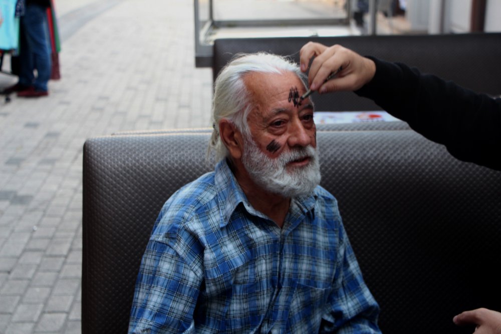 Dilenci kılığına girip, Dilenci kılığına girip
