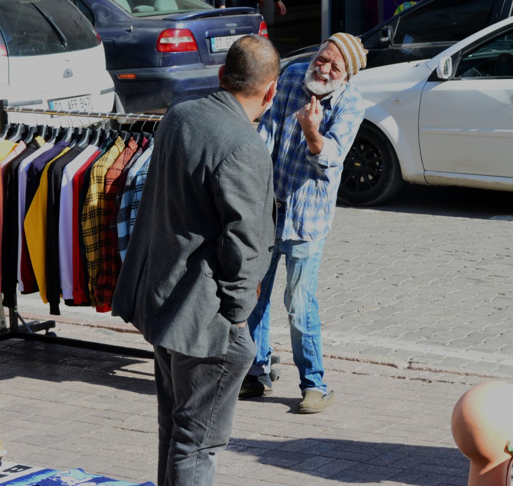 Dilenci kılığına girip, Dilenci kılığına girip