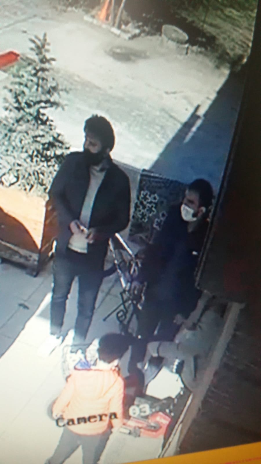 Domuz bağıyla öldürülen yaşlı kadının katil zanlılarının kamera görüntüleri ortaya çıktı