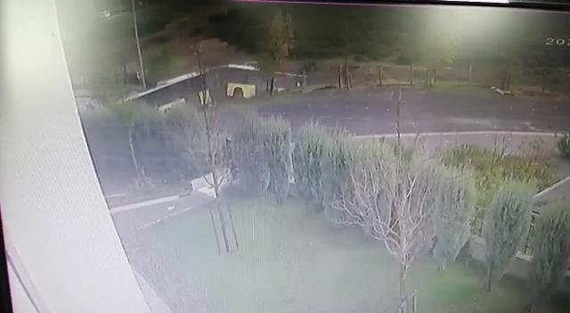 İETT otobüsü şarampole uçtu, o anlar kamerada
