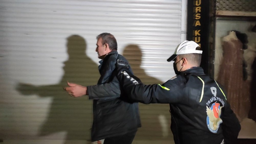Kısıtlamayı ihlal eden şüpheliler kovalamaca sonucu yakalandı