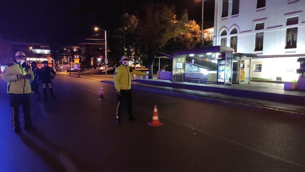 Kısıtlamayı ihlal eden şüpheliler kovalamaca sonucu yakalandı