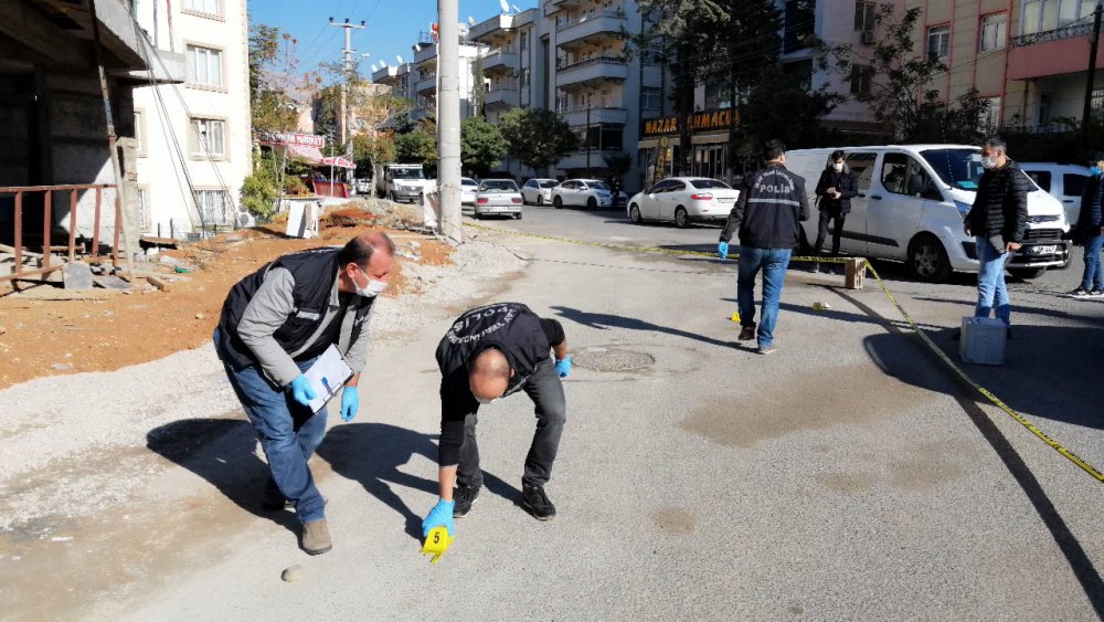 Sevgilisini rahatsız eden kişiyi ayaklarından vurdu