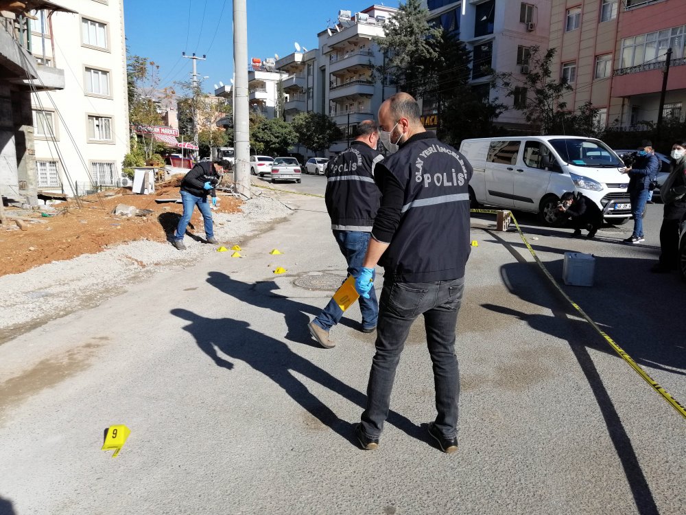 Sevgilisini rahatsız eden kişiyi ayaklarından vurdu