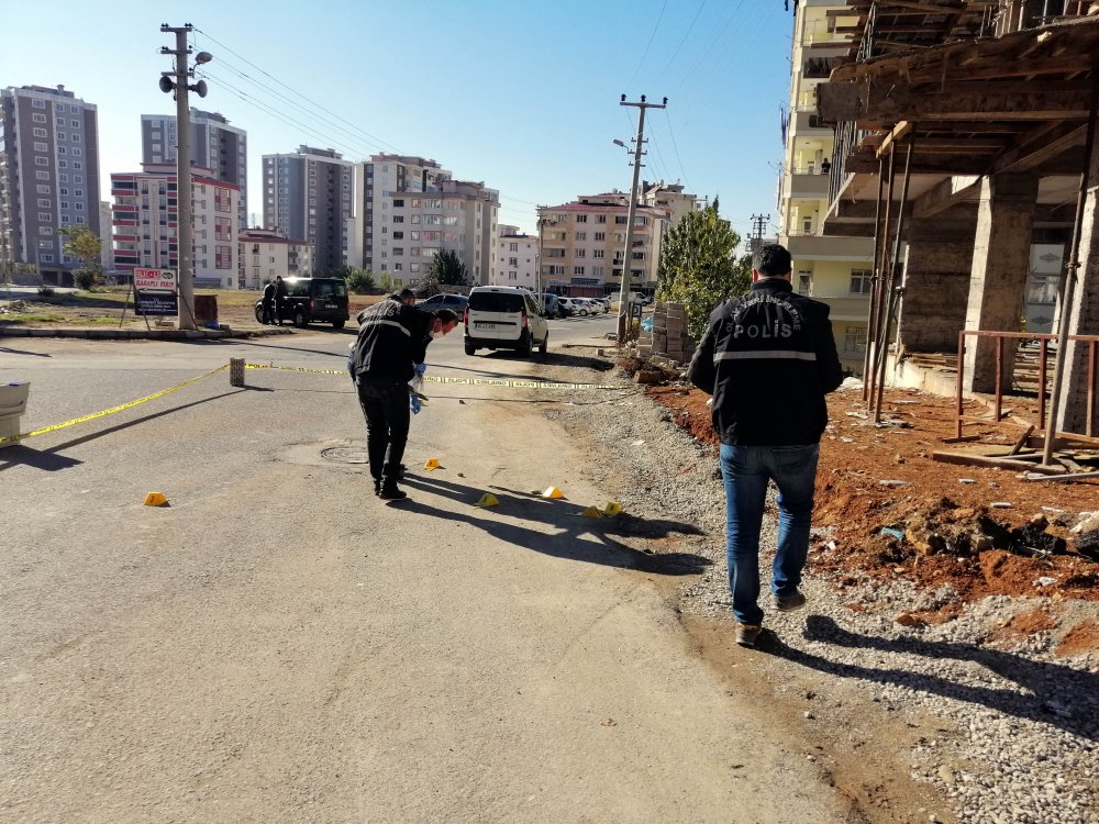 Sevgilisini rahatsız eden kişiyi ayaklarından vurdu
