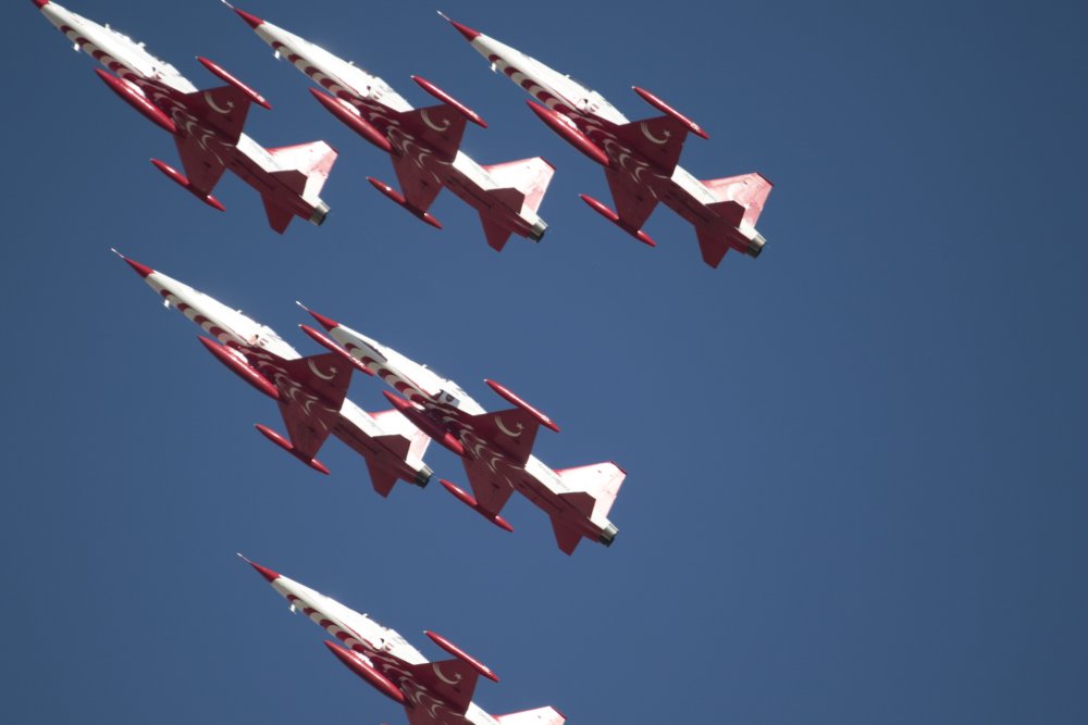 'Türk Yıldızları'ndan Mardin semalarında ay yıldızlı gösteri