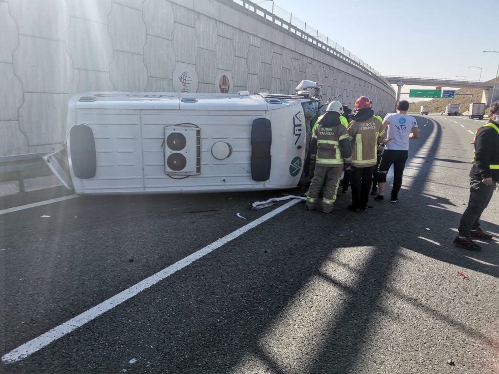 Ambulans 6 metreden düştü, hasta ağır yaralandı