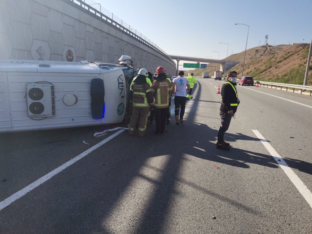 Ambulans 6 metreden düştü, hasta ağır yaralandı