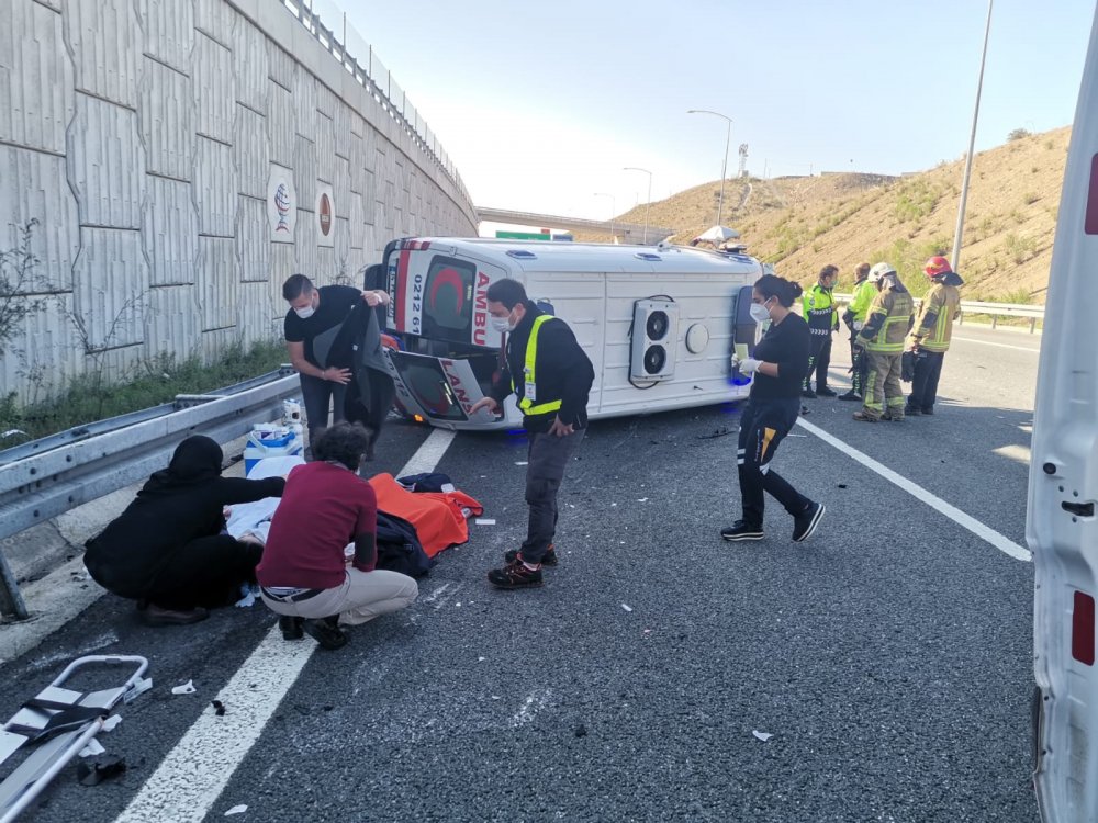 Ambulans 6 metreden düştü, hasta ağır yaralandı