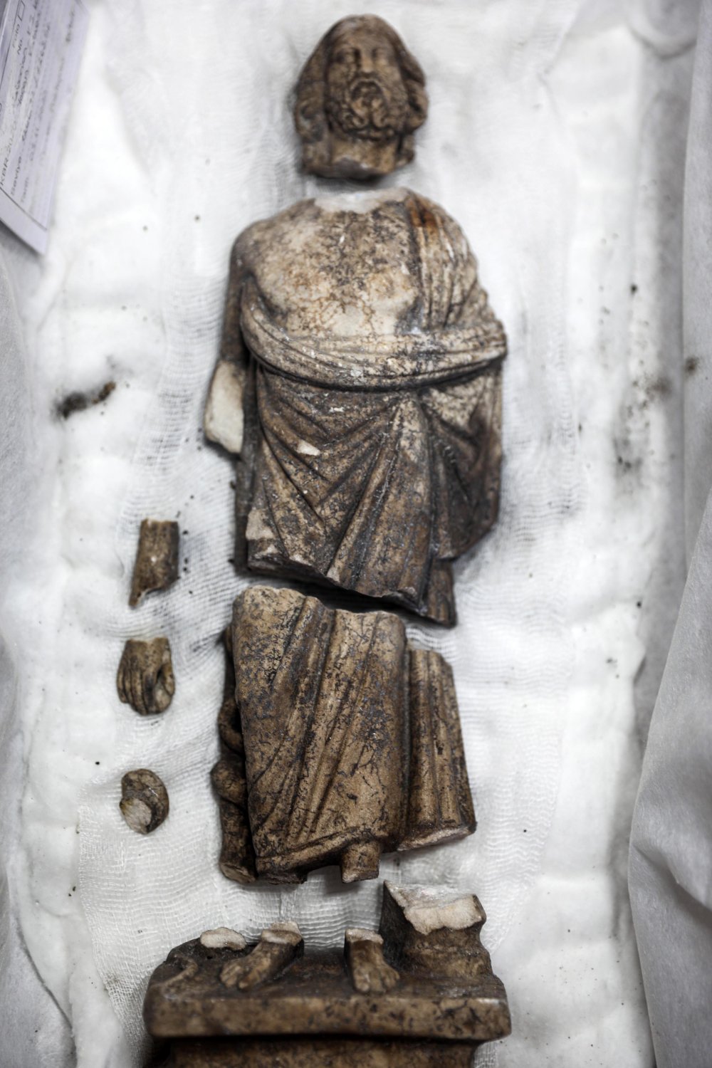 Kibyra'da Roma dönemine ait Serapis büstüyle Asklepios heykelciği bulundu